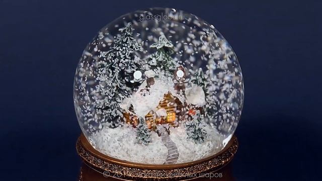 Новогодний стеклянный шар со снегом "Старый дом" смотреть онлайн