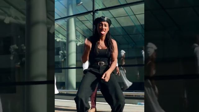 Afro Waack | Bagsy Junadry and Sonia Soulshine | Summer Dance Forever | Waacking смотреть онлайн