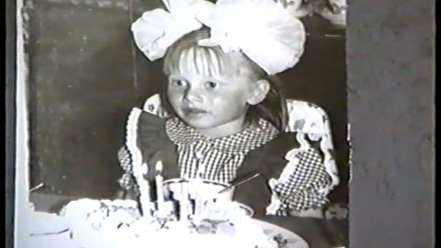 Видео-клип  СЫН  И  ДОЧЬ.  Урдомская  студия  ДЕБЮТ. 1994 год. смотреть онлайн