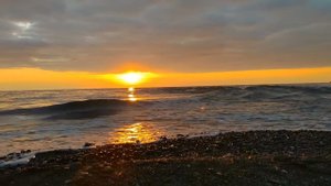 Зимний, холодный закат на Чёрном море