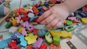 играем в детскую деревянную магнитную рыбалку для малышей