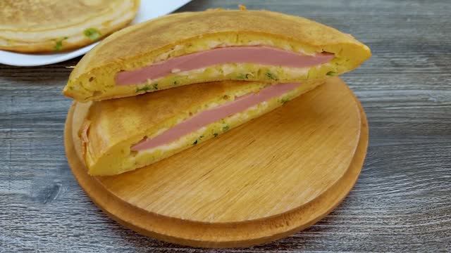 Вылейте тесто на колбаску и вы будете поражены результатом! Просто и вкусно