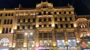 Невский проспект декабрьской ночью