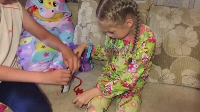 Влог Алины.Неудачный поход в KFC,игрушки из магазина "Красное и белое". смотреть онлайн