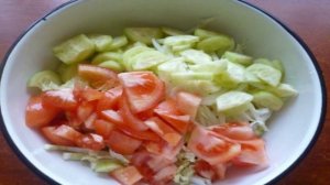 Салат из пекинской капусты с овощами