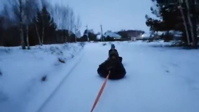 Катание на ватрушки смотреть онлайн