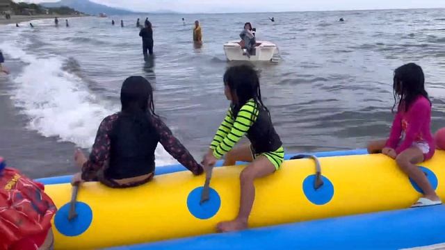 Ang tapang ni Luna sa Banana Boat ride! #bananaboat #swimming #ocean #familyvlog #family смотреть онлайн