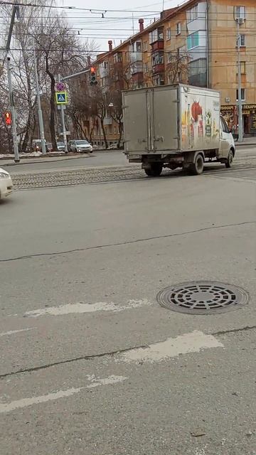 Грузовая машина уезжает смотреть онлайн