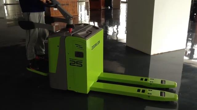 Электрический транспортировщик паллет Zoomlion TB 25 (2 500 кг, с платформой для оператора)