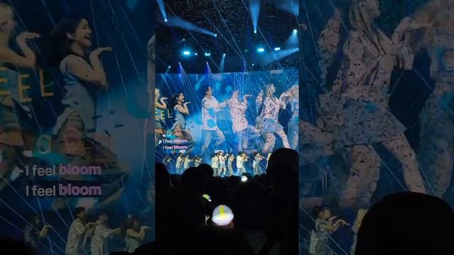 IU - Blueming  IU H.E.R.E.H. World Tour Los Angeles