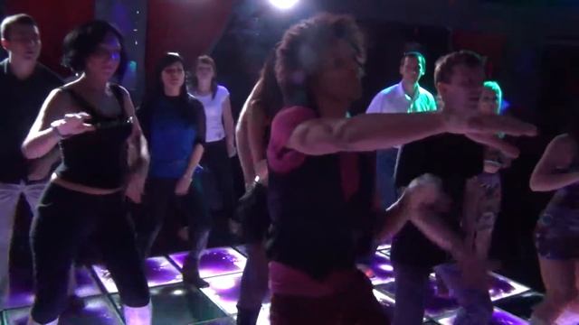 Экспромт-анимация Йоаниса Менесеса. Вечеринка Dame Salsa от ТС Луна (Пенза) в арт-клубе IGUANA смотреть онлайн