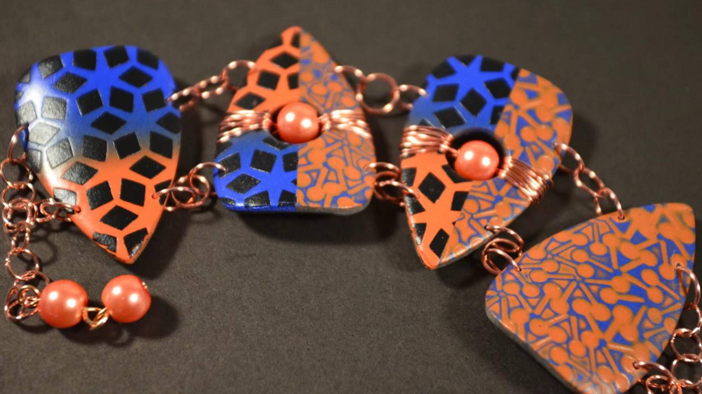 красивый браслет из полимерной глины урок FIMO трафаретный узор на глине смотреть онлайн