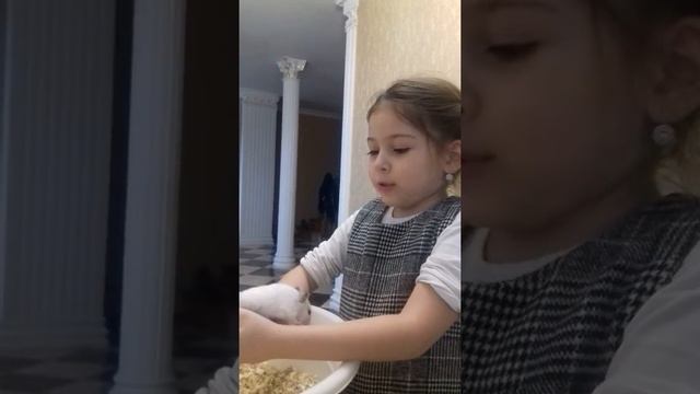 Кушхова Милана и ее сирийский хомячок