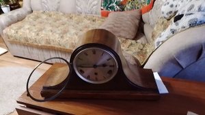 Каминные четвертные часы из Англии