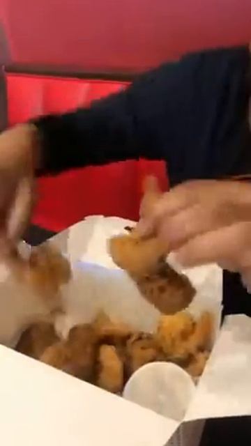 Crispy Fried Chicken and Shrimp смотреть онлайн