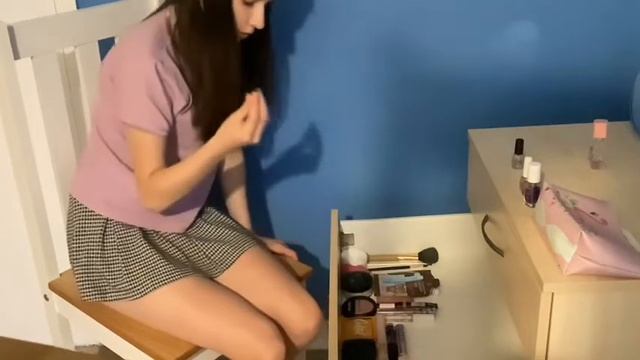 Продолжение уборки. 2 часть. Убираюсь в косметике. Использовала весь полироль 😱 смотреть онлайн