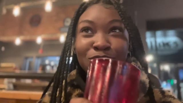 CHRISTMAS SHOPPING IN THE TRUE RELIGION STORE! | Vlogmas Day 3 смотреть онлайн