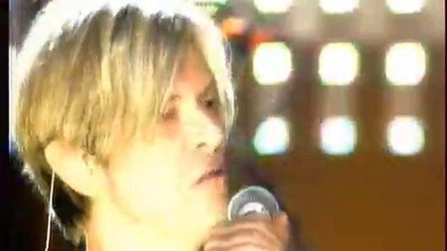 David Bowie & Damon Albarn (Blur) - Fashion - LIVE: смотреть онлайн