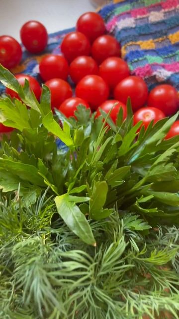 #свежесть ☺️как же прекрасно летом ☀️свежие овощи, зелень 😋все так пахнет 😍☺️ смотреть онлайн