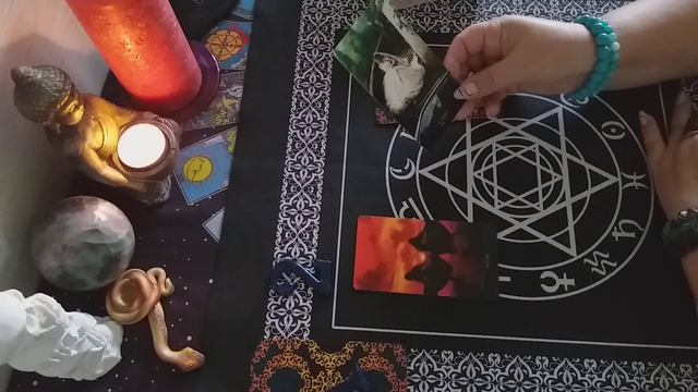 Как он видит меня  себя и будущее  Таро расклад 304