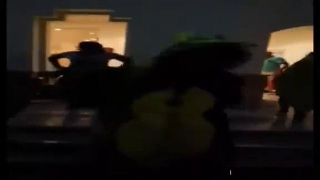 Жирные деспасито танцуют