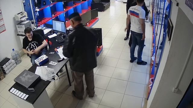 HiWatch DS-T303, 3Mpx День Люди 2 смотреть онлайн