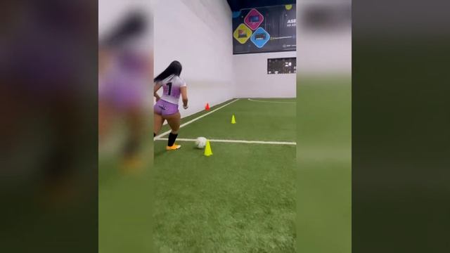 Mónica Vallejo Big ass in soccer ⚽ смотреть онлайн