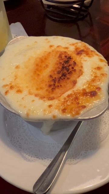 French Onion Soup at Tropical Acres Steakhouse in Ft Lauderdale #tradewindstravel #travel #shorts смотреть онлайн