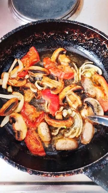 яичница 🍳 с грибами,помидорами. 🍅🍅 и луком 🧅 на завтрак 🍳 💪😎😍😍❤️ смотреть онлайн