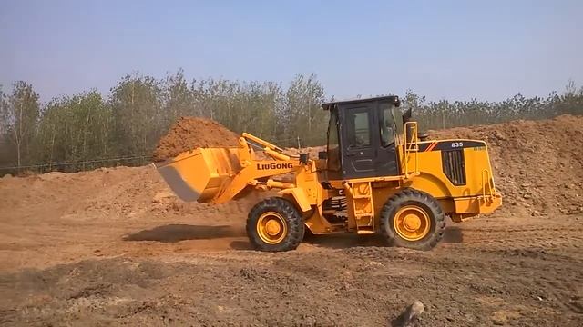 Фронтальный погрузчик LiuGong CLG 835 в работе!