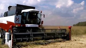 Зерноуборочные комбайны Vector 420 и ACROS 560 в Европе