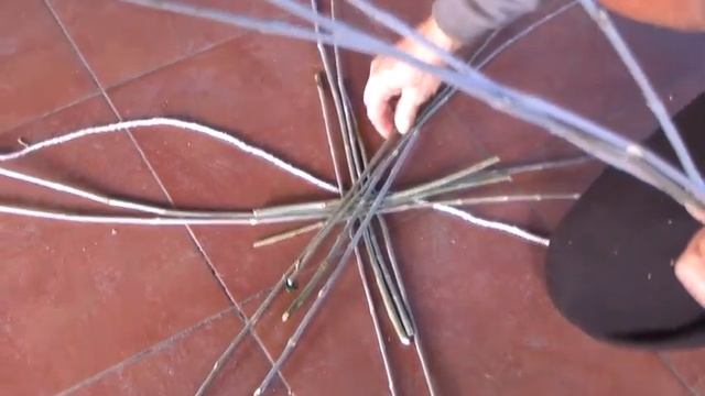Taller de cestas de varetas de olivos 01 coger y preparar las varetas 854x480 смотреть онлайн