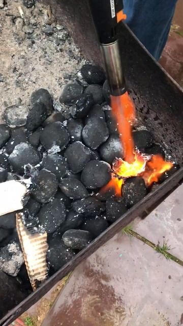 Как разжечь угли для шашлыка смотреть онлайн