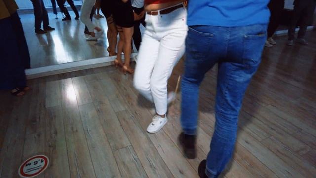 Артур и Мария танцуют сальсу. Salsa Social Party // 2023.06.10 смотреть онлайн