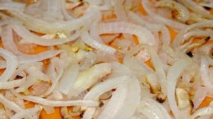 Салат с курицей и вялеными помидорами