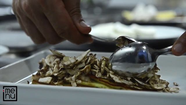 Crostino di patate con bufala, funghi e salsa tartufata