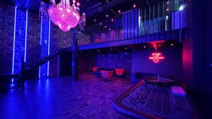 Умный Лофт для взрослых в дорогом дизайне и настоящей рулеткой