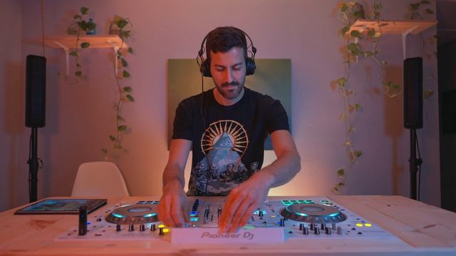 Liquid Drum And Bass Sessions Vol 1 with John Markadakis for Sunsets And Soundwaves смотреть онлайн