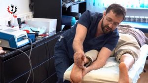 Пациент с плантарным фасциитом. Обучение методики лечения при помощи Ударно-волновой терапии.