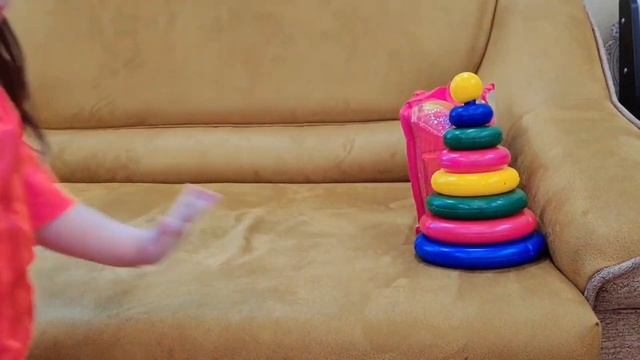 Милана решила заняться уборкой! Milana is cleaning the house! смотреть онлайн