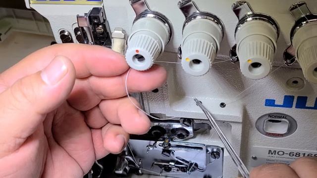 Juki MO-6816S threading video - SewingGold.com смотреть онлайн