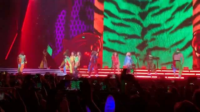 Little Mix - Bounce Back ( Live In Stuttgart ) смотреть онлайн