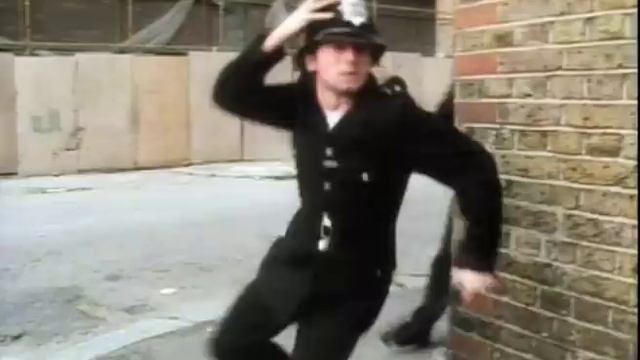 Madness - Shut Up (Official Video) смотреть онлайн