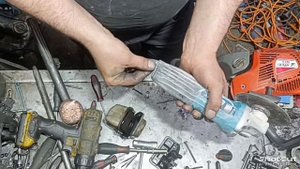 утро в мастерской по ремонту инструментов