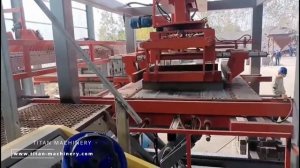 Перекладка кирпичей и тротуарной плитки с технологического поддона на транспортный поддон