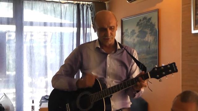 Поет Анатолий Баранов