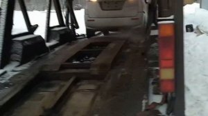 Разгрузка автовоза из Владивостока