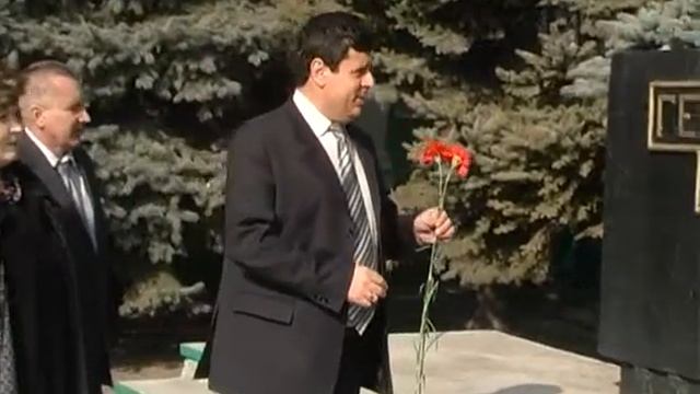 АРХИВ ТГАТУ Возложение цветов к памятнику Малюги 2008 г смотреть онлайн