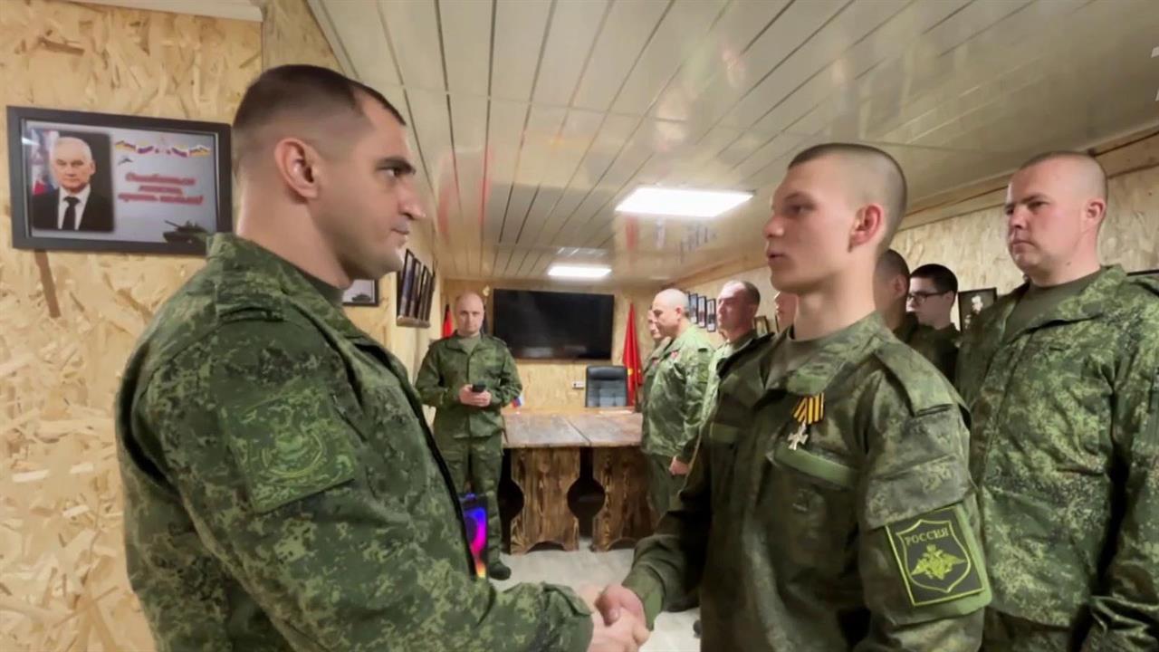 Высокие государственные награды получили бойцы за особую доблесть при освобождении ДНР
