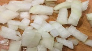 Салат из цветной капусты с луком и помидорами